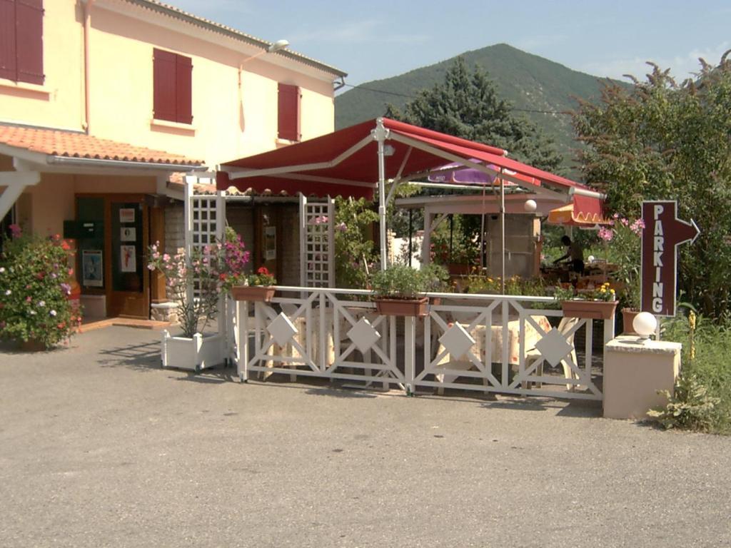 Logis Hotel Le Relais Du Serre Dieulefit Kültér fotó