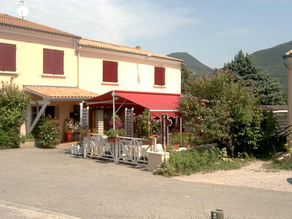 Logis Hotel Le Relais Du Serre Dieulefit Kültér fotó